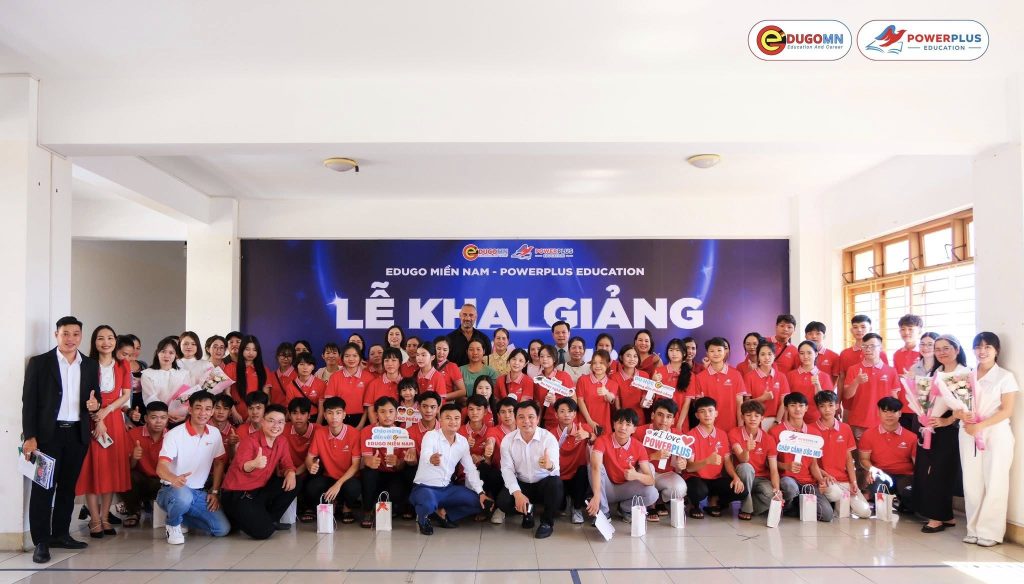 Khai giảng hoá học Powerplus