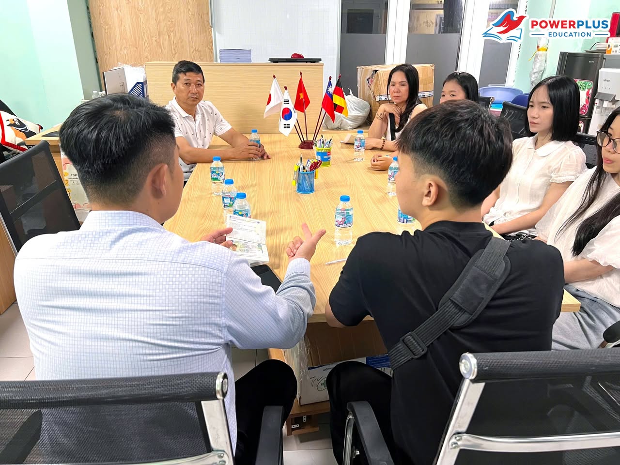 Nguyễn Nhật Trường trước giờ bay sang Đức