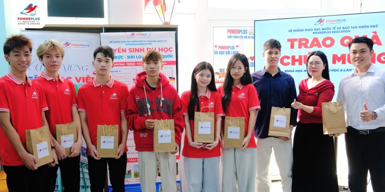 Những phần quà ý nghĩa được gửi tới học viên PowerPlus trong ngày khai giảng.