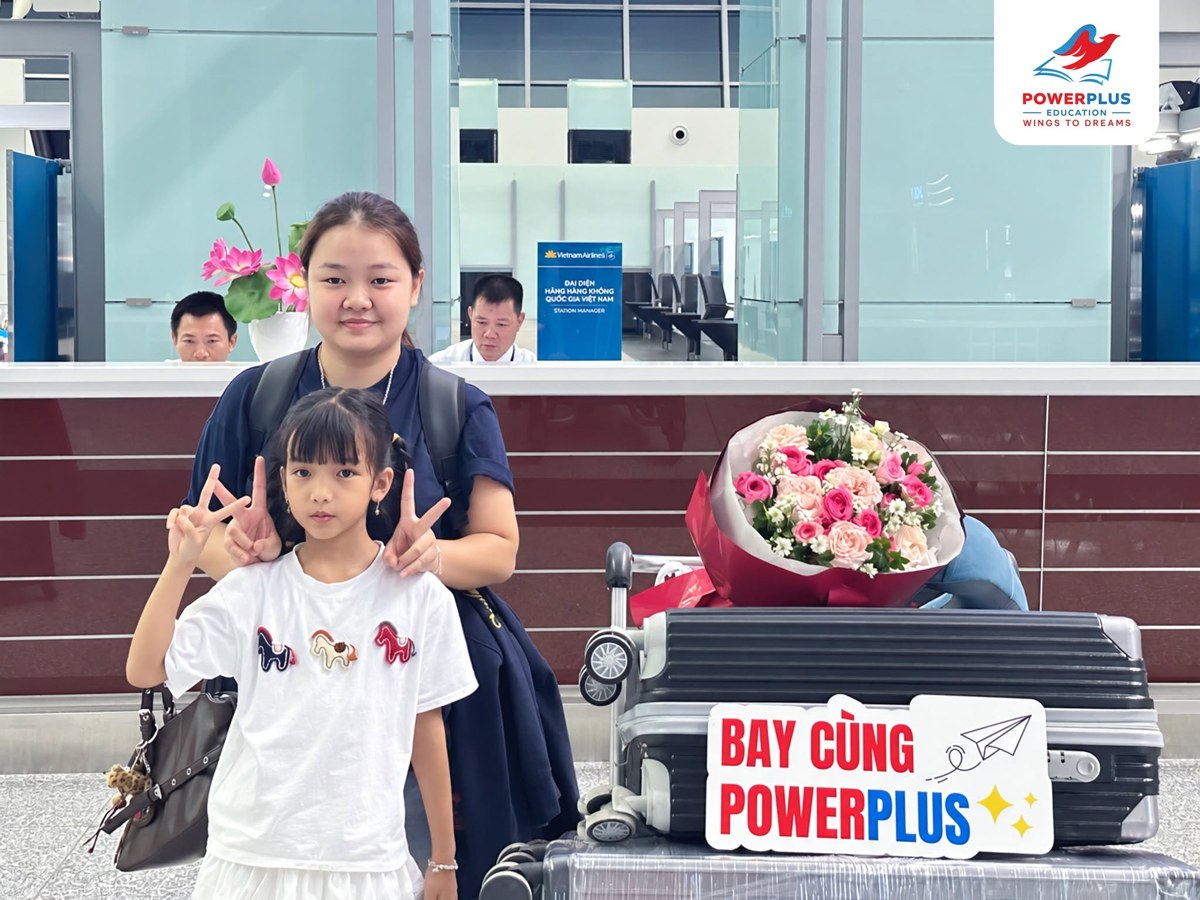 Đào Ngọc Anh và người thân tại Sân bay Quốc tế Nội Bài