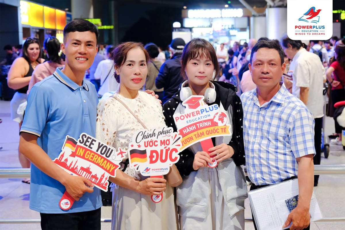 Lê Thị Yến Nhi cùng gia đình trong ngày tiễn bay sang Đức